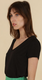 Daphnea shirt- zwart - korte mouwen